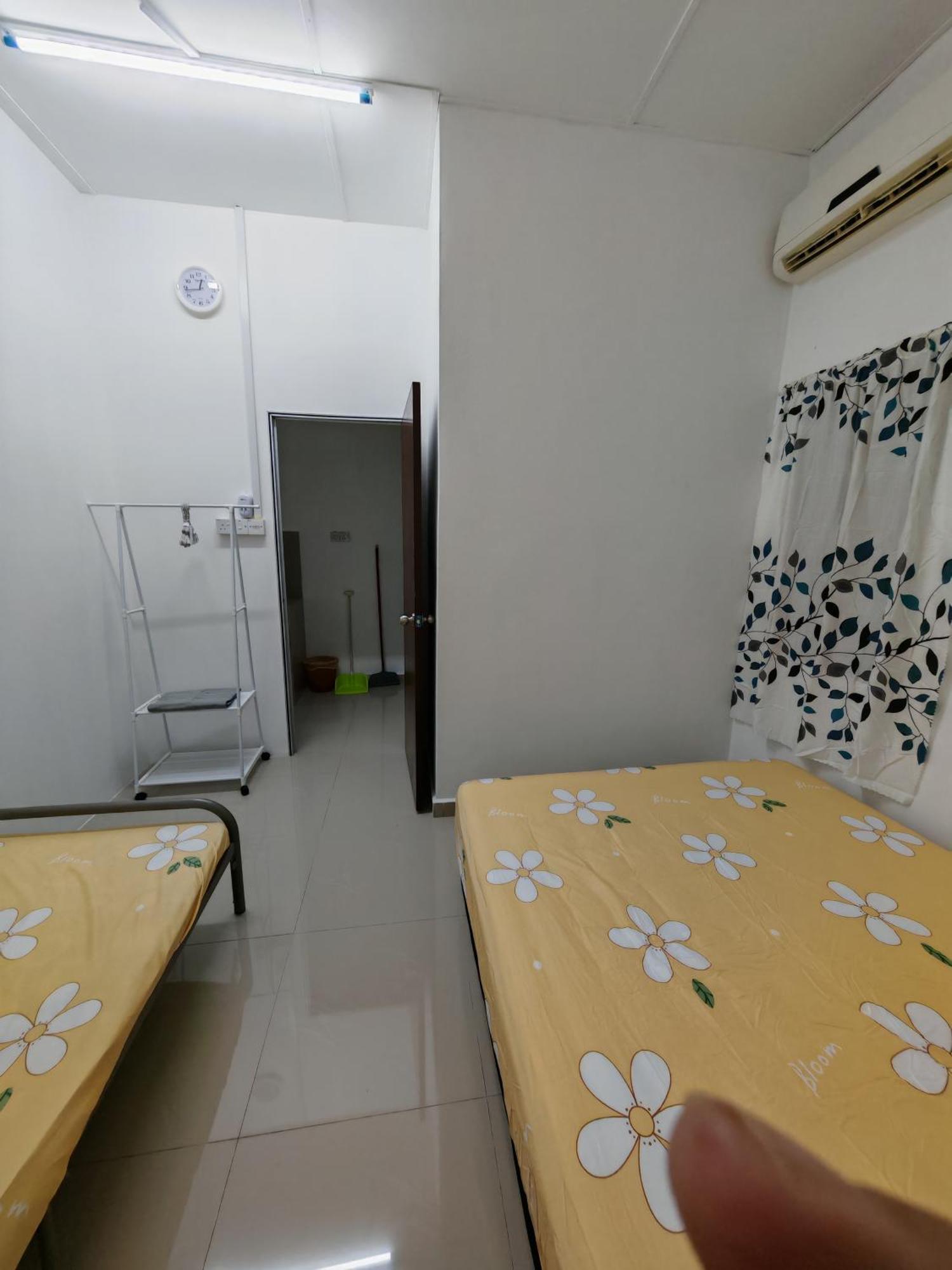 Homestay Banting #2, Islam, 2Bilik-7Pax, #Bilik1# 2Bed-2Tilamyoga-1Aircon, #Bilik2# 2Bed-Kipas, #Hall# Sofa-Kipas-Tv-Iron, #Dapur# Stove-Kettle-Periuknasi, #No Towel Exteriér fotografie